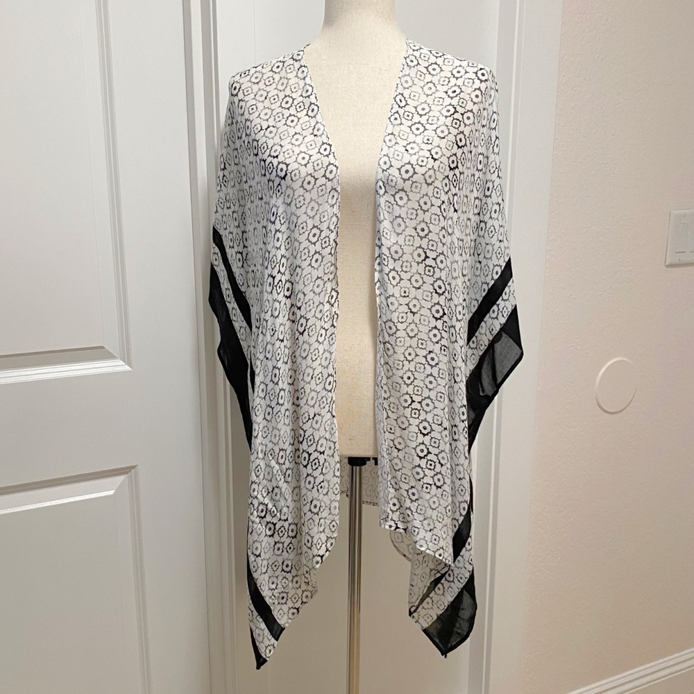 Mario Serrani Kimono Lightweight Semi-Sheer Black White Abstract Flowy Lagenlook